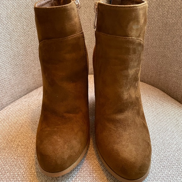 Catherine Malandrino 6.5 brown suede ankle boots booties shoes heels boho - Picture 2 of 10